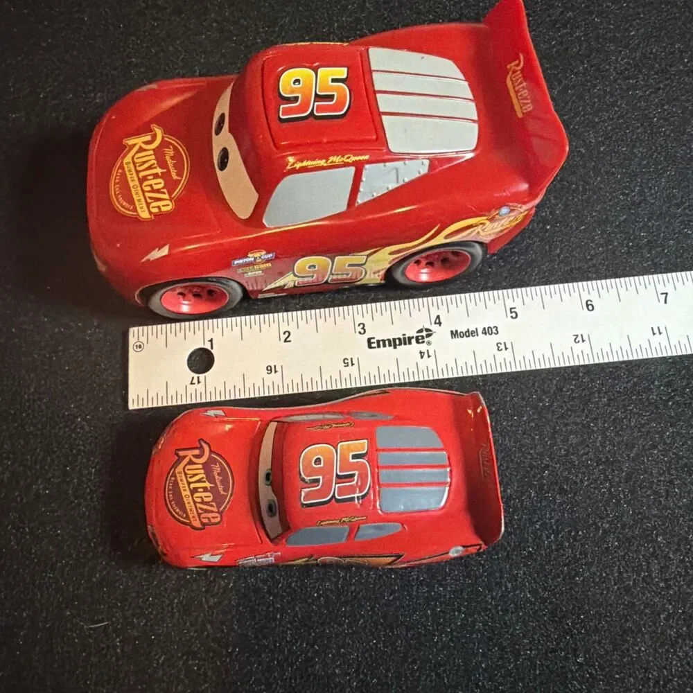 2 Disney Pixar Cars Lightning Mcqueen -L
